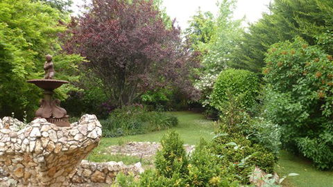 Annie's Garden Retreat - Melbourne Tourism 3