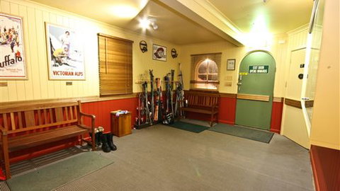 Red Onion Ski Chalet - Melbourne Tourism 3