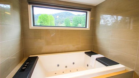 The BASE Luxury Villas - Melbourne Tourism 5