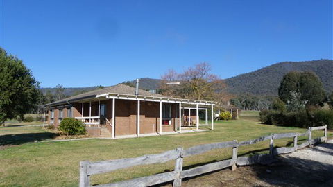 Sweetwater Stays Rural Retreat - Melbourne Tourism 6