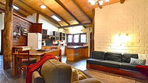 Feathertop Retreat - Melbourne Tourism 4