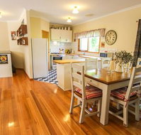 Bright Country Home - Melbourne Tourism