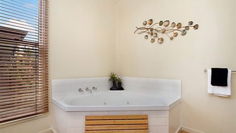 Lake Como Villa & Studio - Daylesford - Melbourne Tourism 3
