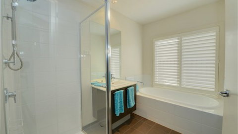 Newington Lake House - Melbourne Tourism 6