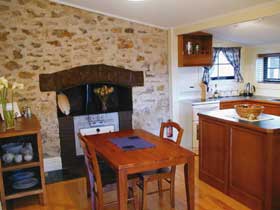 Georgie's Cottage - Melbourne Tourism 1