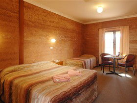 Mud Hut Motel - Melbourne Tourism 1