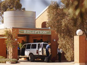 Mud Hut Motel - Melbourne Tourism 0