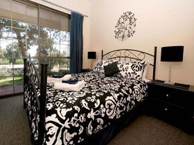 Riverwalk Retreat Karinga Park - Melbourne Tourism 3