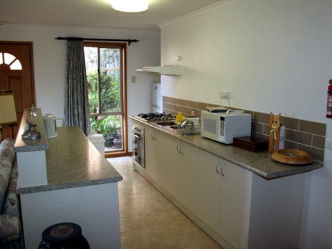 Adrienne's Place On The Hill - Melbourne Tourism 0