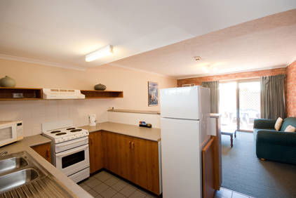 Allan Cunningham Motel And Old Wagon Restaurant - Melbourne Tourism 1