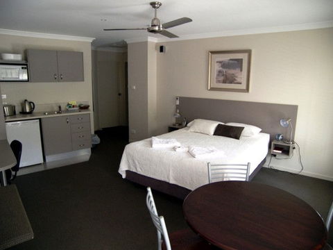 Aston Hill Motor Lodge - Melbourne Tourism 0