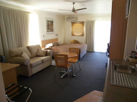 Aston Hill Motor Lodge - Melbourne Tourism 3