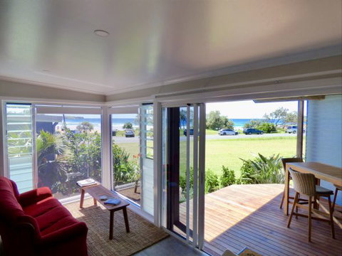 ArtHOUSE Beachfront Accommodation - Melbourne Tourism 0