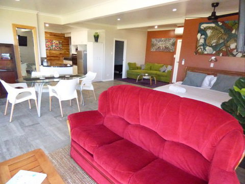 ArtHOUSE Beachfront Accommodation - Melbourne Tourism 1
