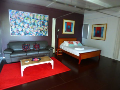 ArtHOUSE Beachfront Accommodation - Melbourne Tourism 8