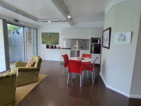 ArtHOUSE Beachfront Accommodation - Melbourne Tourism 9