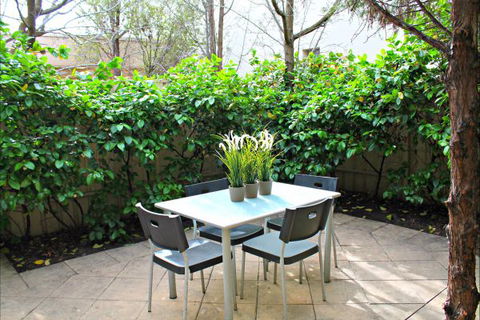ADELAIDE DRESSCIRCLE APARTMENTS - THE PALMS APARTMENTS KENT TOWN - Melbourne Tourism 6