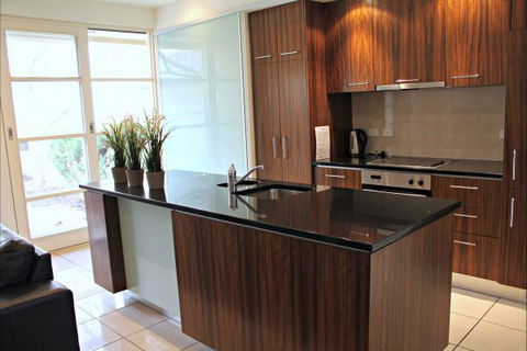 ADELAIDE DRESSCIRCLE APARTMENTS - THE PALMS APARTMENTS KENT TOWN - Melbourne Tourism 10