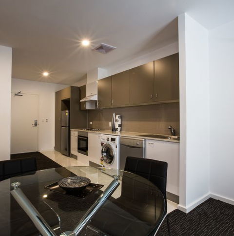 ADELAIDE DRESSCIRCLE APARTMENTS - THE PALMS APARTMENTS KENT TOWN - Melbourne Tourism 14