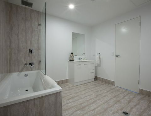 ADELAIDE DRESSCIRCLE APARTMENTS - THE PALMS APARTMENTS KENT TOWN - Melbourne Tourism 16
