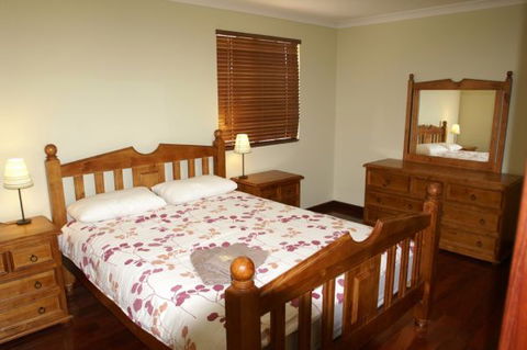 Four Elements Farmstay - Melbourne Tourism 0