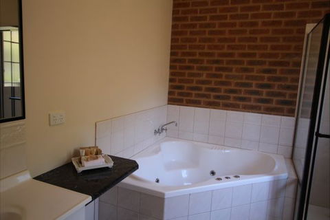 Top Of The Town Motor Inn Yackandandah - Melbourne Tourism 9