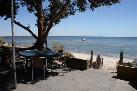 Undercurrent - Melbourne Tourism 0