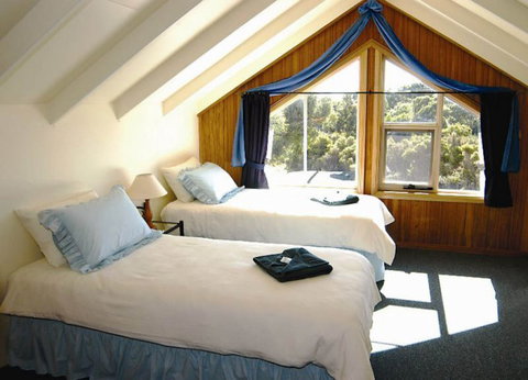 Arties Cottage Accommodation - Melbourne Tourism 0