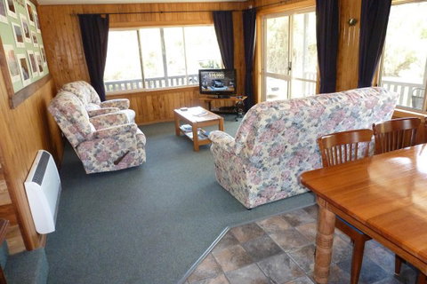 Arties Cottage Accommodation - Melbourne Tourism 1