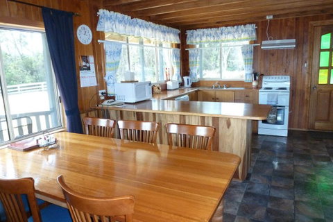 Arties Cottage Accommodation - Melbourne Tourism 4