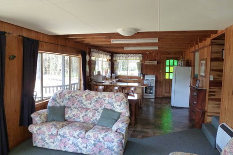 Arties Cottage Accommodation - Melbourne Tourism 7