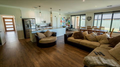 Barossa Family Holiday Home - Melbourne Tourism 8