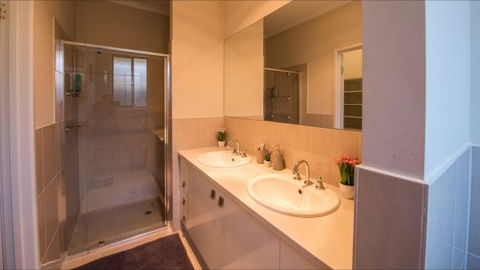 Barossa Family Holiday Home - Melbourne Tourism 9