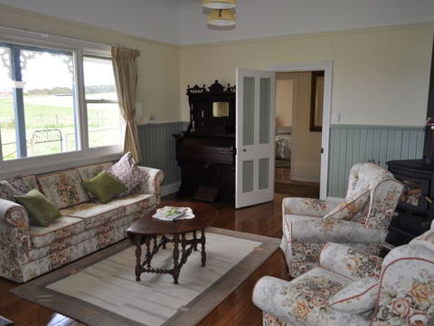 Beth's Cottage Roaring 40s - Melbourne Tourism 3