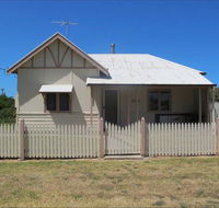 Ellison's Holiday Home - Melbourne Tourism