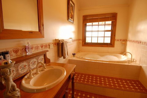 Enerby Farm Cottage - Melbourne Tourism 6
