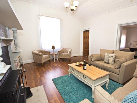 Queen's Cottage Barossa Valley - Melbourne Tourism 10