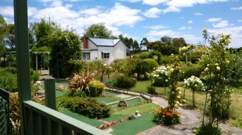 Roberta's Cottage - Melbourne Tourism 2