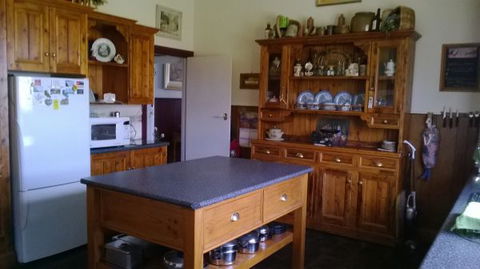 Roberta's Cottage - Melbourne Tourism 4