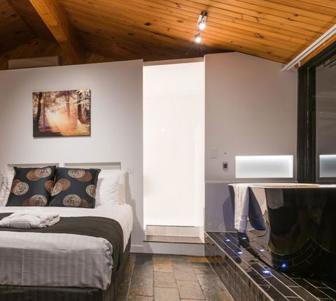 Waterfall Springs Retreat And Wildlife Sanctuary - Melbourne Tourism 0