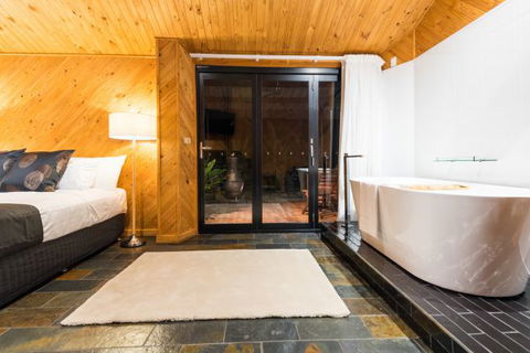 Waterfall Springs Retreat And Wildlife Sanctuary - Melbourne Tourism 5