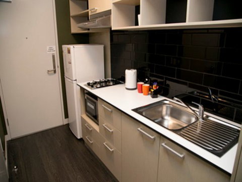 Abercombie Student Accommodation (Summer) - Melbourne Tourism 7