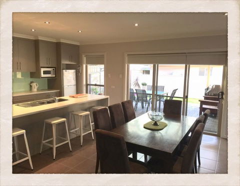 Adore 6 Villa - Melbourne Tourism 2