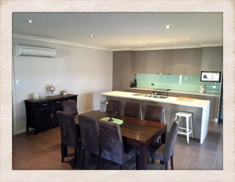 Adore 6 Villa - Melbourne Tourism 4