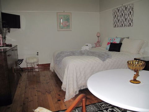 B&B Wodonga - Art Deco Accommodation - Melbourne Tourism 2
