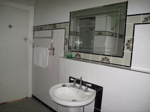 B&B Wodonga - Art Deco Accommodation - Melbourne Tourism 9