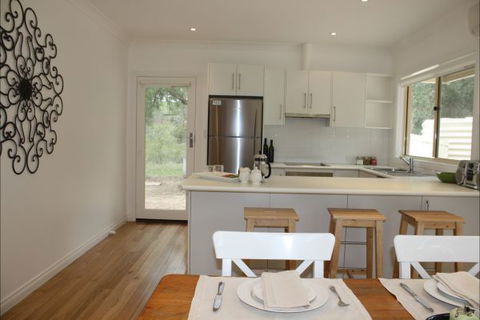Hughes Park Cottage & Weddings - Melbourne Tourism 4