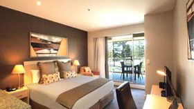 Oaks Plaza Pier Hotel - Melbourne Tourism 0
