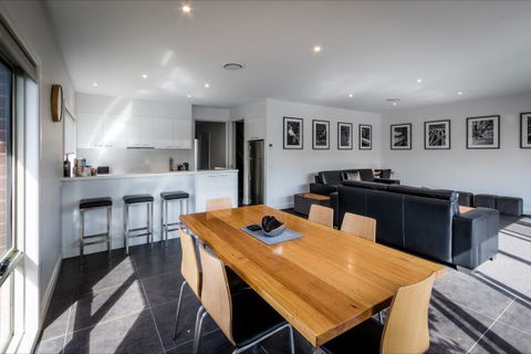 Mansi On Raymond - Melbourne Tourism 5