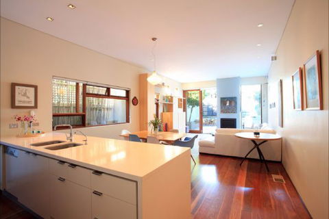 Queens Park Beach House - Melbourne Tourism 5